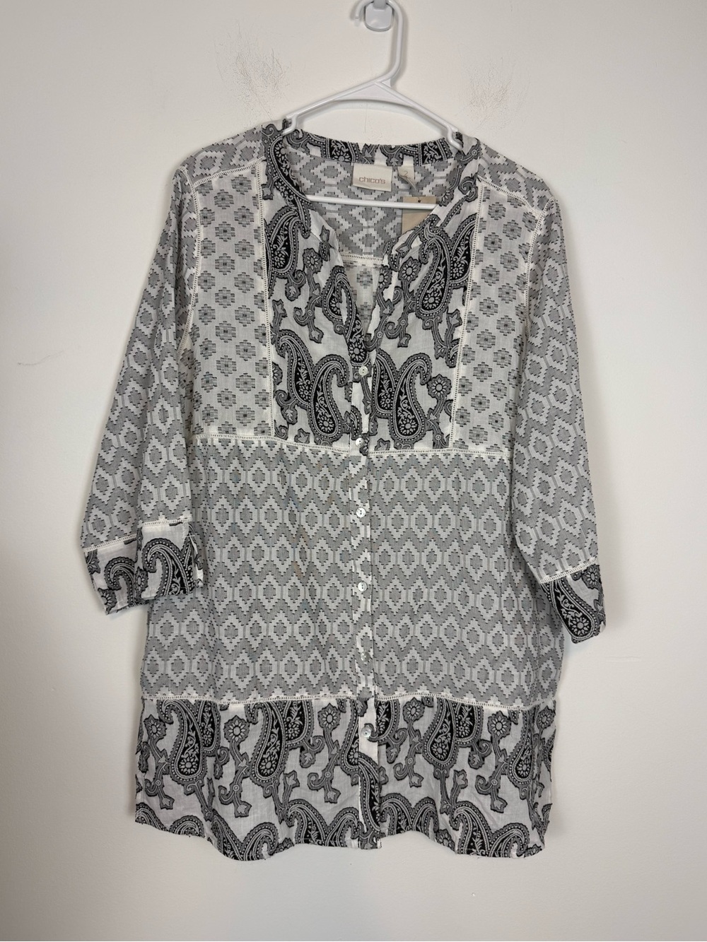 Chicos Gray and White Mix Print Tunic Button Down Shirt. Size 2. Large. 12. NWT.